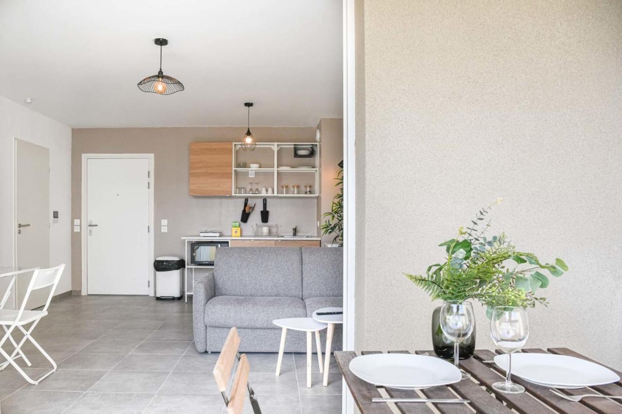 Appart Avec Terrasse Et Parking A 2 Min Du Metro Marseille Luaran gambar