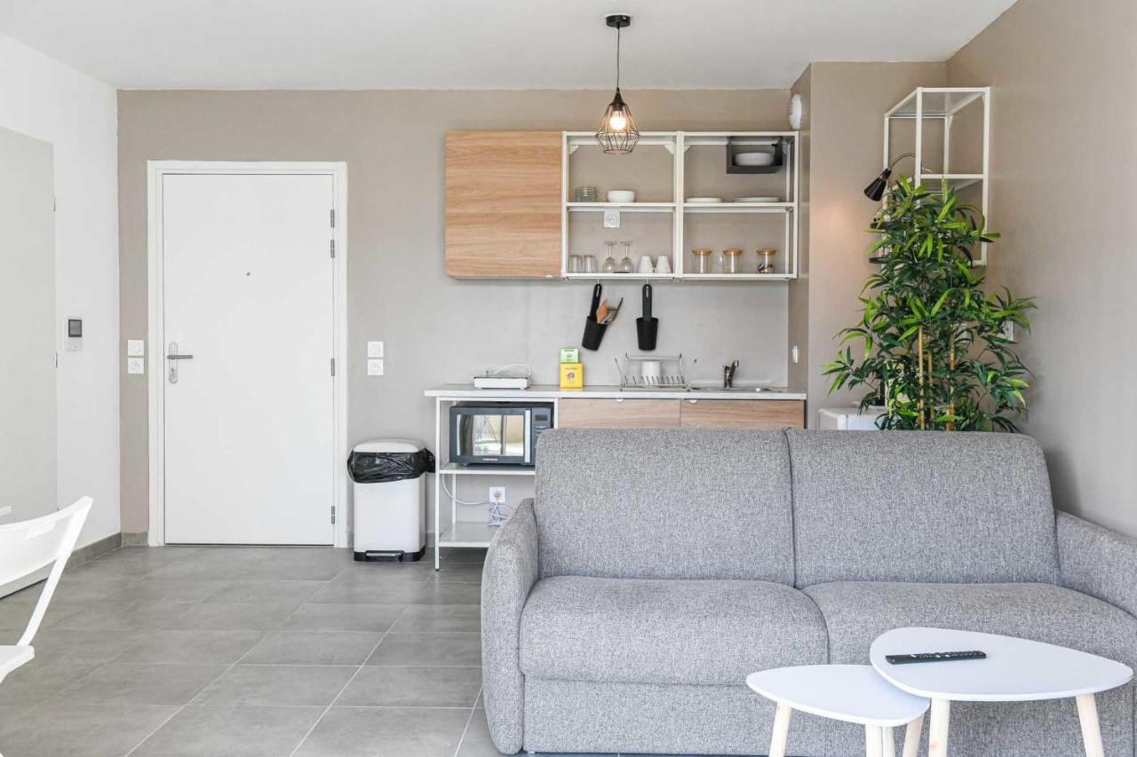 Appart Avec Terrasse Et Parking A 2 Min Du Metro Marseille Luaran gambar