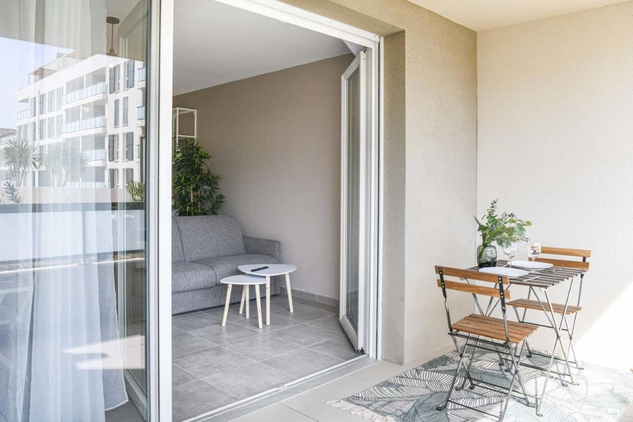Appart Avec Terrasse Et Parking A 2 Min Du Metro Marseille Luaran gambar
