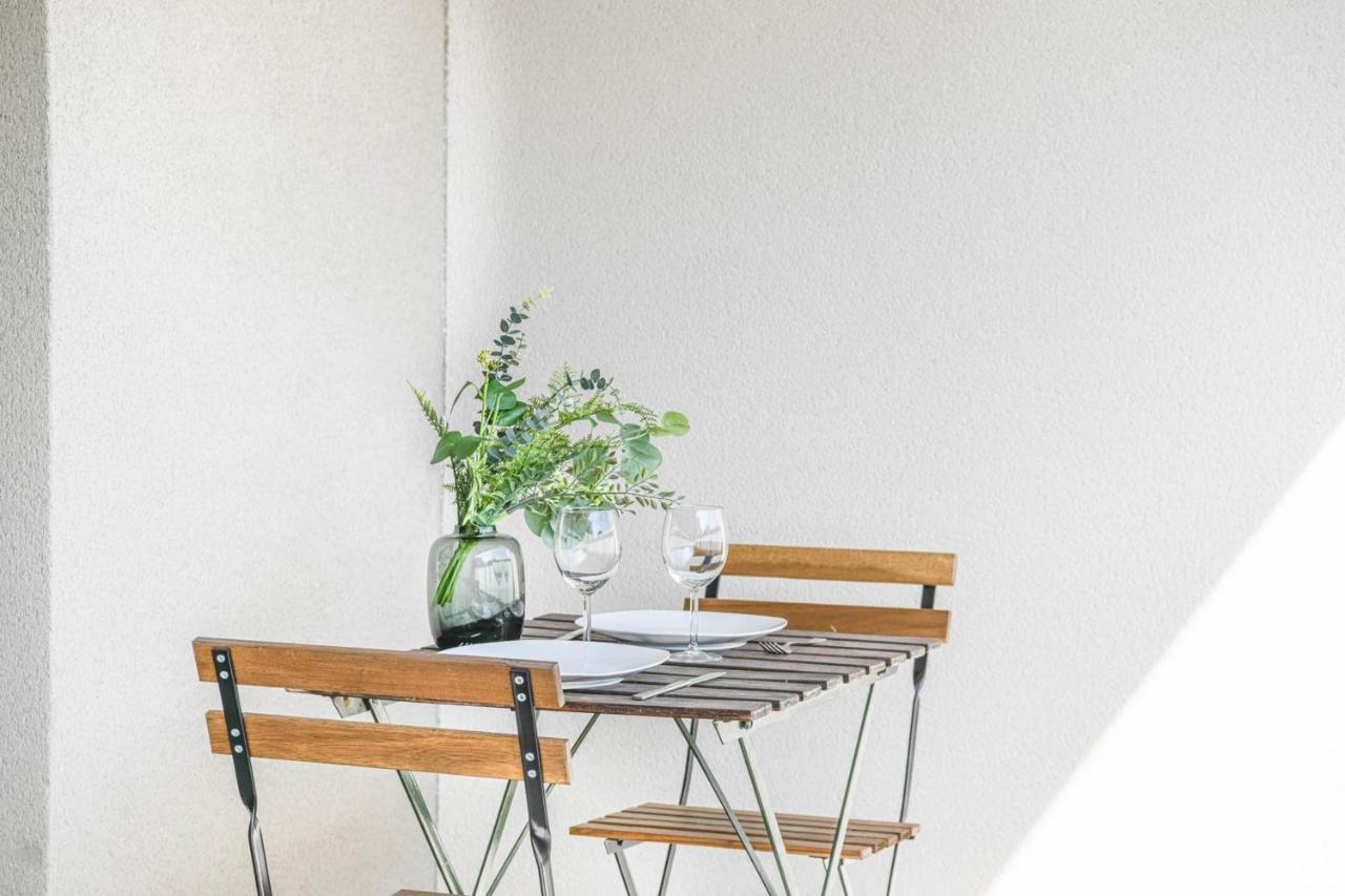 Appart Avec Terrasse Et Parking A 2 Min Du Metro Marseille Luaran gambar