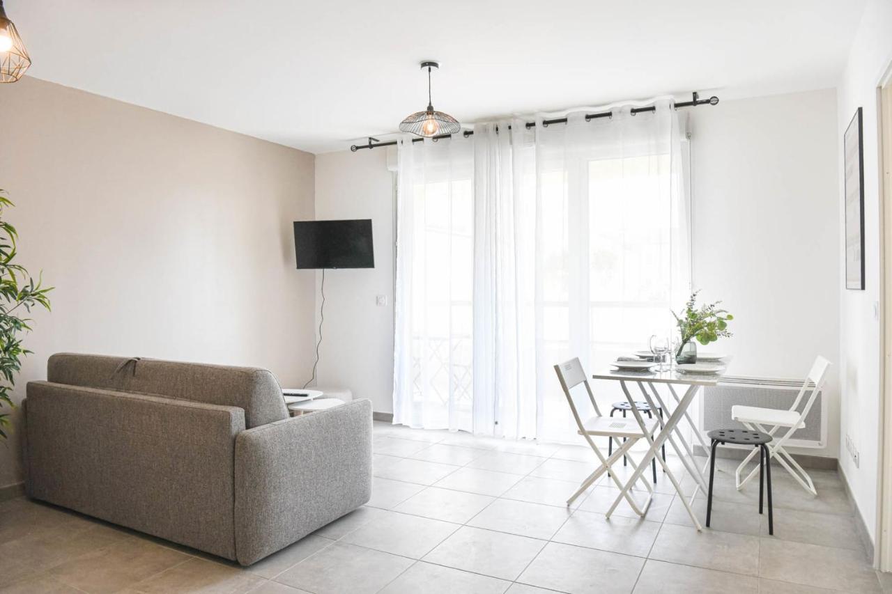 Appart Avec Terrasse Et Parking A 2 Min Du Metro Marseille Luaran gambar